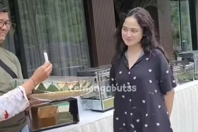 Penampilan Syifa Dengan Rambut Kritingnya