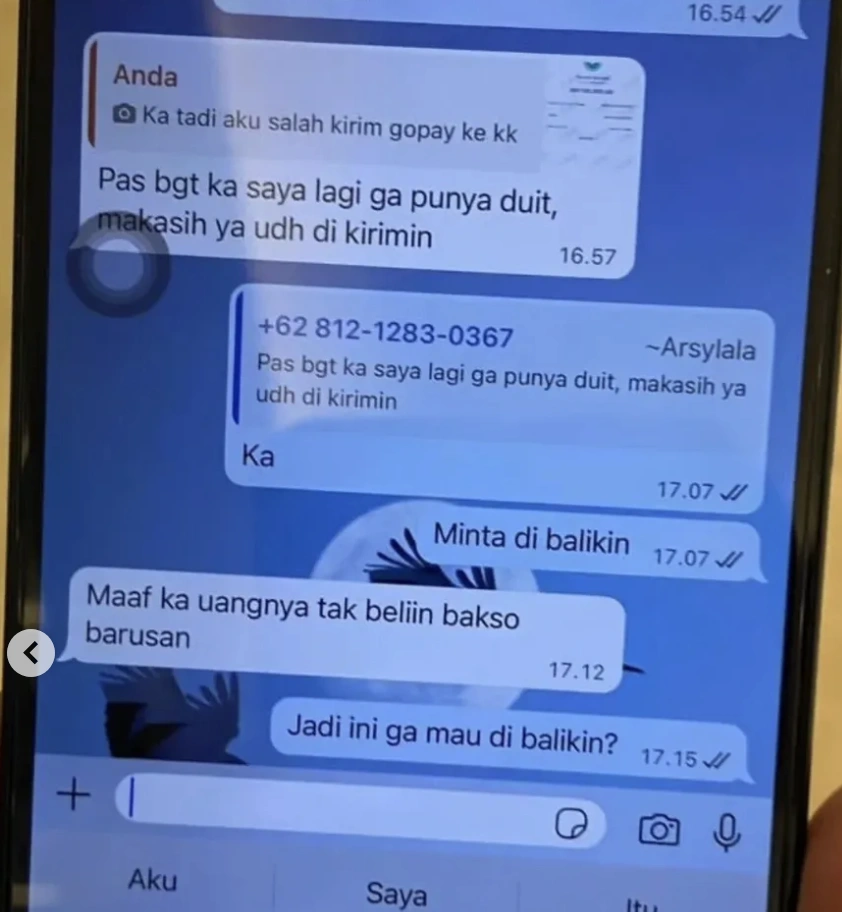 Percakapan Orang Yang Salah Kirim Gopay Dengan Helawati. [Instagram]