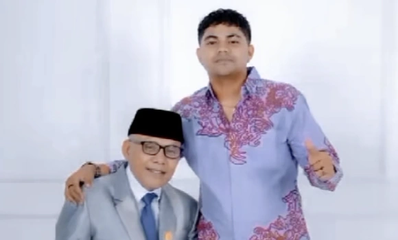 Piche Kota bersama ayahnya, Antonius Chen Djaga Kota. [TikTok]