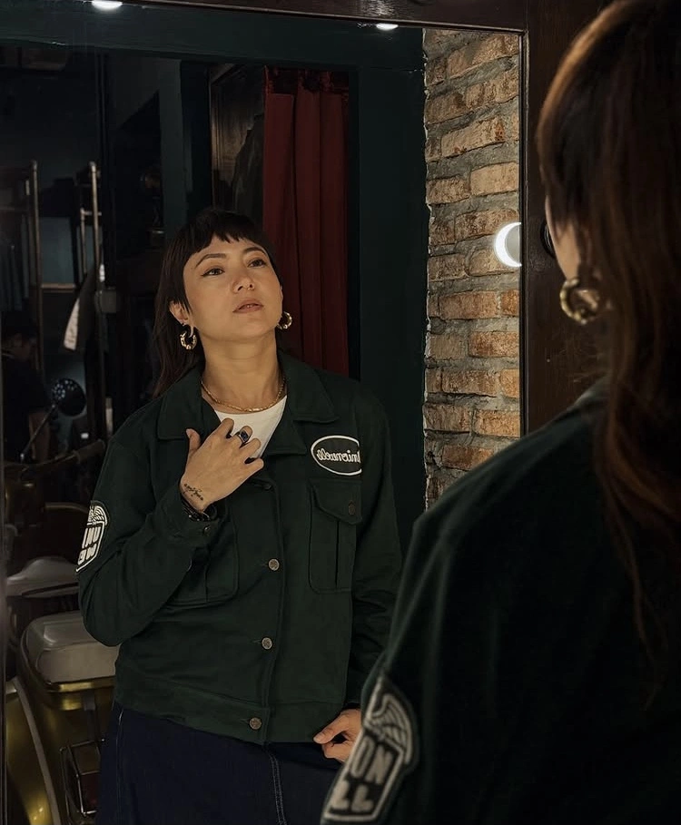 Poppy Sovia Saat Bercermin (Instagram)