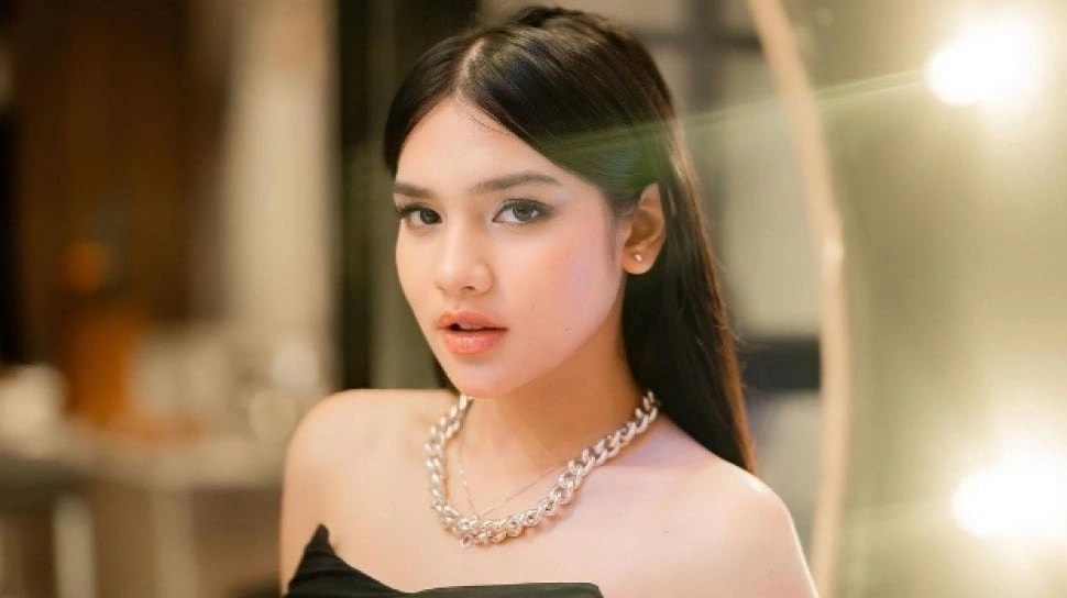 Potret Davina Karamoy Instagram