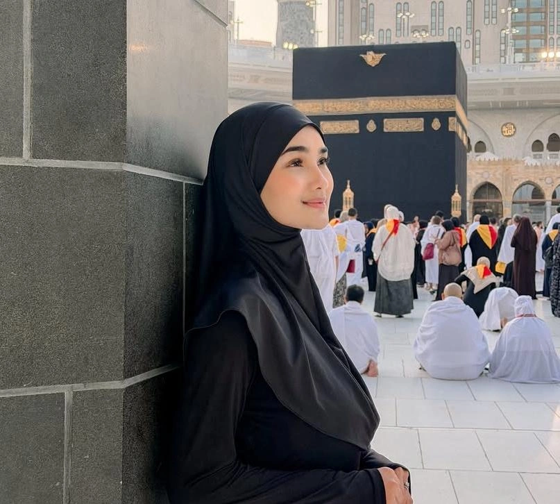 Potret Faby Marcelia Umrah Instagram