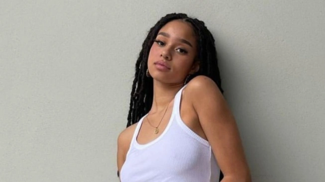 Potret Manon Katseye Instagram