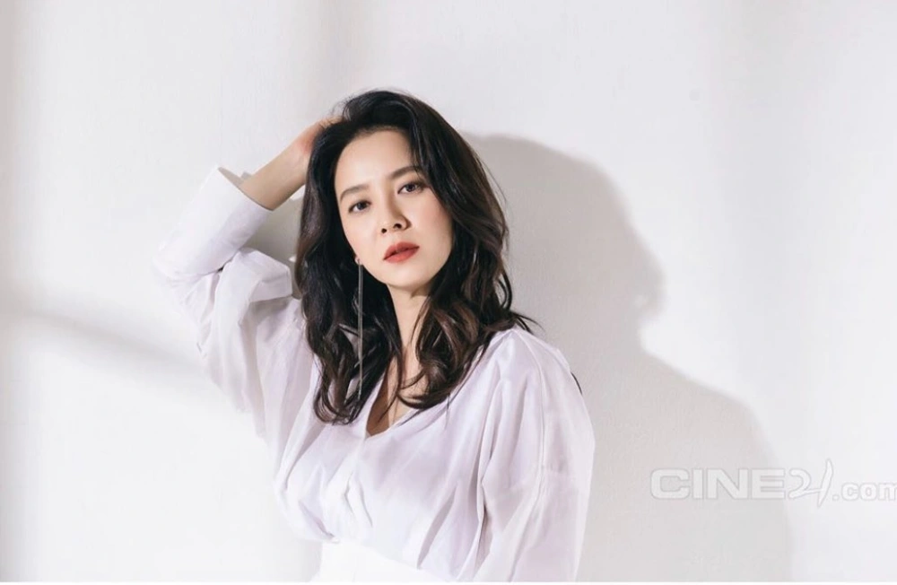 Potret Song Ji Hyo Soompi