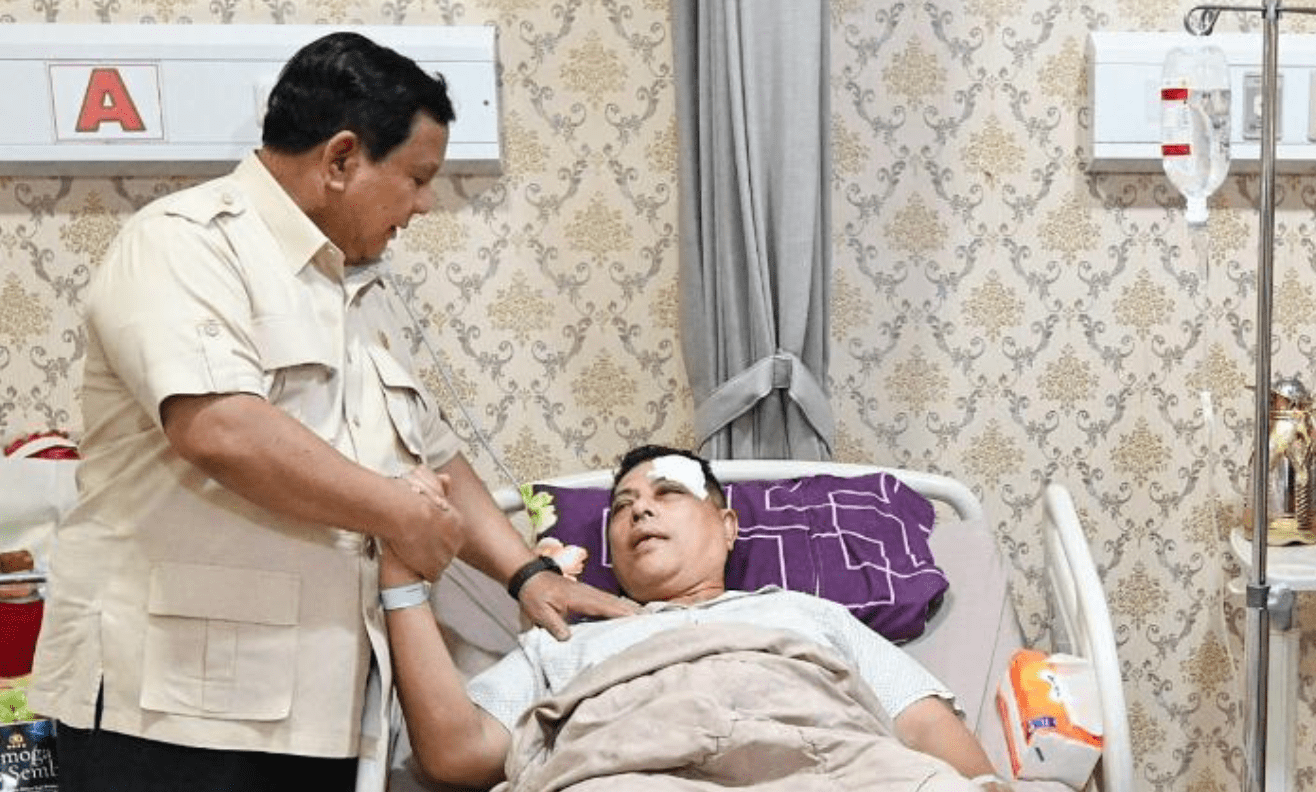 Prabowo Tengok Korban Demo yang Ginjalnya Rusak: Kita Carikan Transplantasi Ginjal!