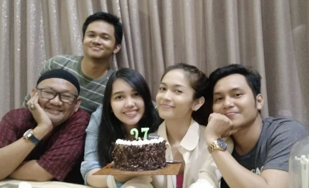 Prana Jaya ayah Lindi Fitriyana dan keluarganya. [Instagram]