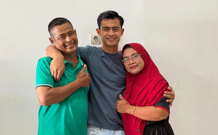 Pratama Arhan Bersama Kedua Orang Tuanya Cc Instagram