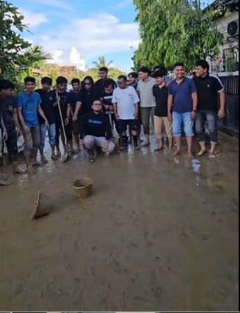 Praz Teguh Bersama Tetangganya Di Kampung Halaman Tiktok Kitabisacom