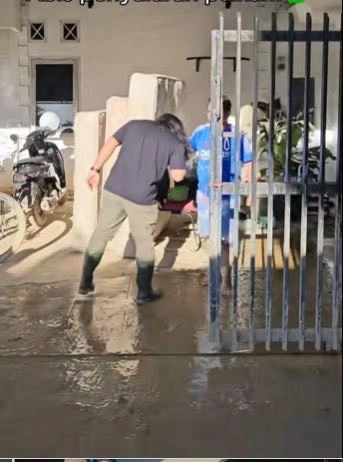 Praz Teguh Menyempatkan Diri Untuk Pulang Ke Rumah Orang Tuanya Yang Juga Ikut Terdampak Bencana Instagram Praz Teguh Dan Tiktok Kitabisacom