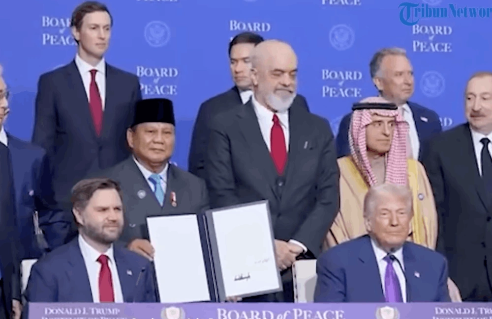 Presiden Prabowo Subianto bersama Donald Trump di KTT Perdana Board Of Peace.