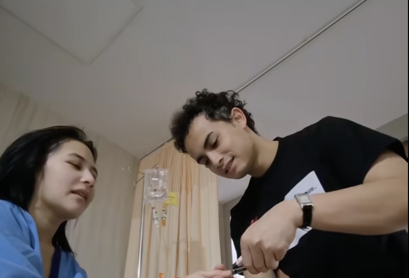 Romantis Parah! Momen Omara Esteghlal Suapi dan Potong Kuku Prilly Latuconsina Bikin Geger