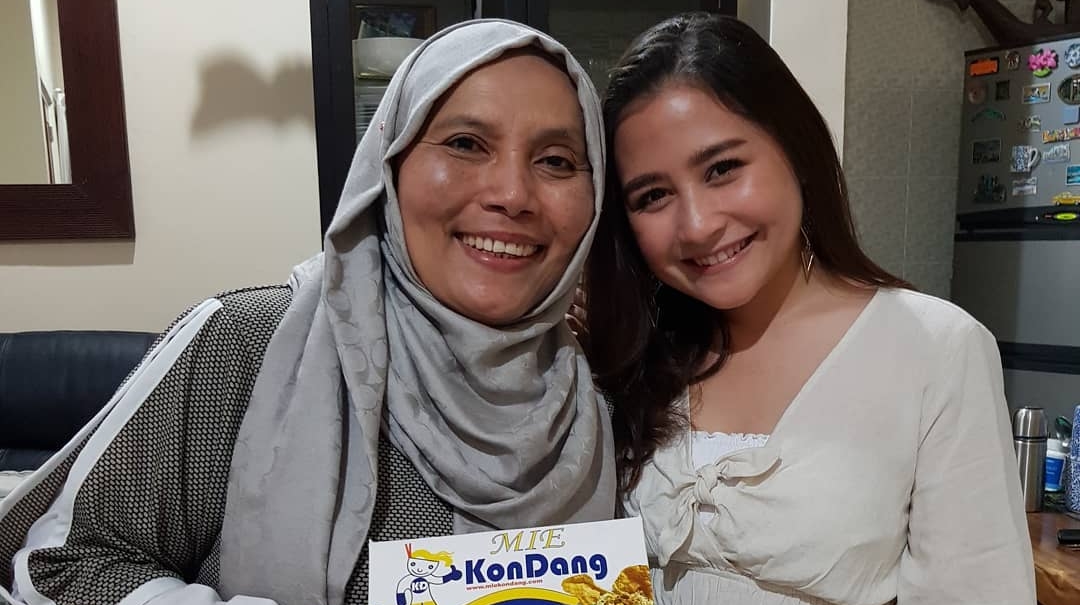 Prilly Latuconsina Melayat Ibu Maxime Bouttier, Momen Ketemu Luna Maya Disorot