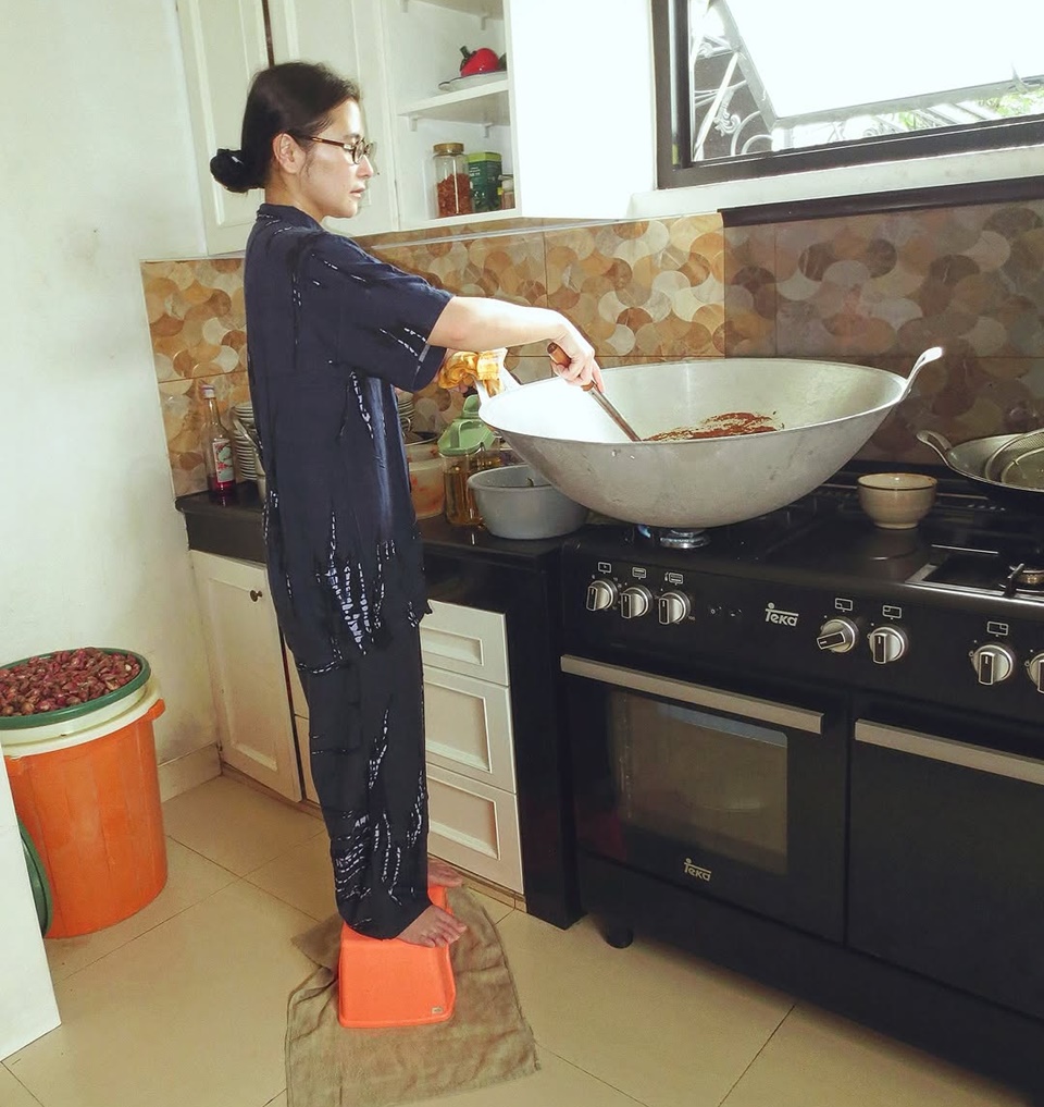 Prilly Latuconsina Masak Rendang Jelang Lebaran [Instagram]
