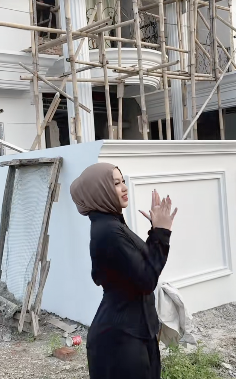Puput Numita Stepmom. [TikTok]