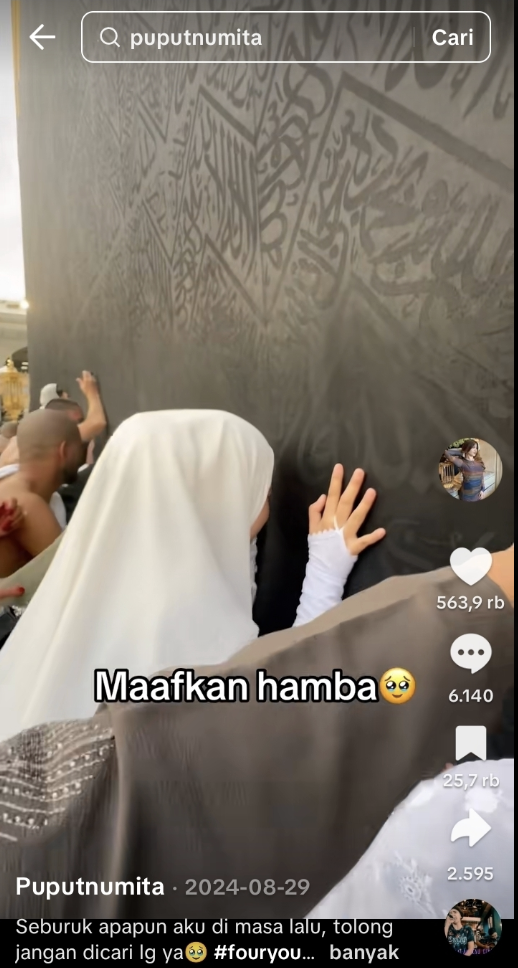 Puput Numita Stepmom Cium Ka'bah