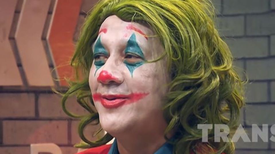 7 Potret Andre Taulany Cosplay Jadi Joker, Wendi Cagur yang Keheranan