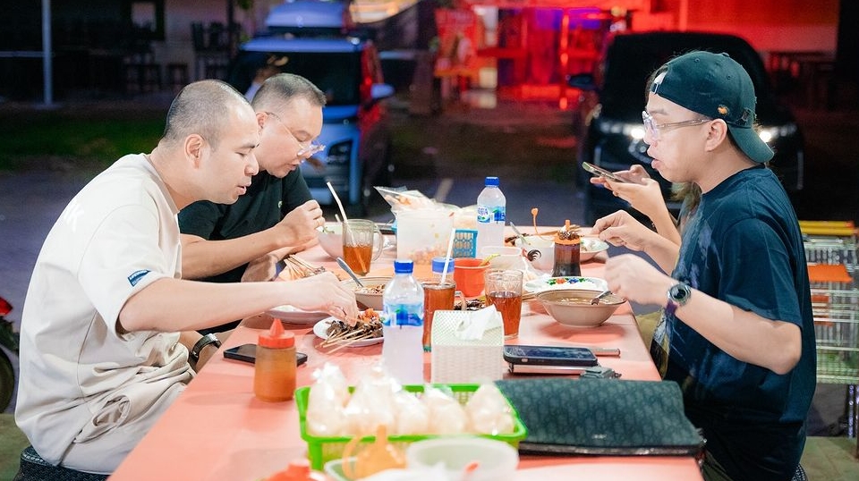 Cobain Sop Kaki Kambing Tiga Saudara A Jajang, Haji Raffi Ahmad Pernah Makan Di Sini!