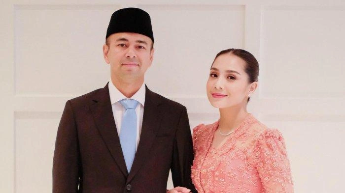 Raffi Ahmad dan Nagita Slavia sama-sama belum menanggapi isu utang Rp250 juta tersebut. [Instagram/Raffinagita1717]