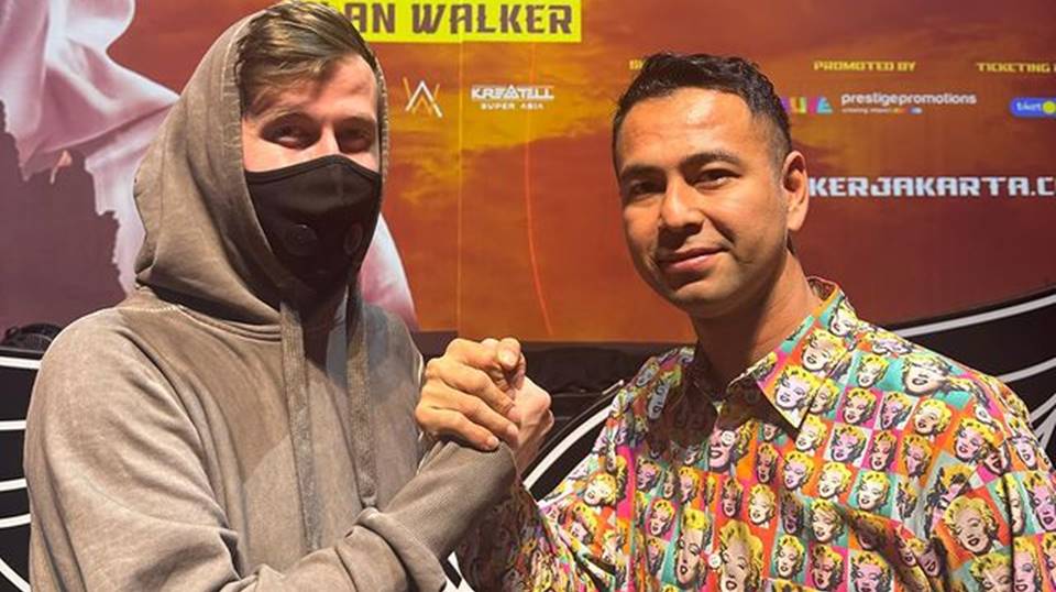 5 Foto Akrab Raffi Ahmad & Alan Walker ala Caleg: Kami Siap Maju