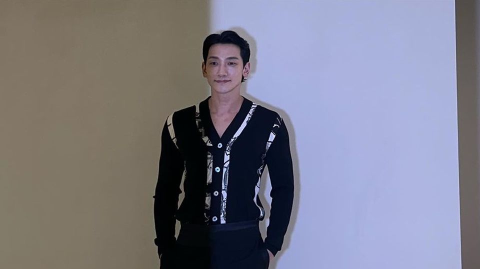 Rain Sebut Tak Punya Alasan Pakai Cincin Nikah