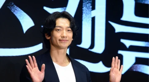Rain Minta Maaf Pada Penggemar Yang Tuli Allkpop
