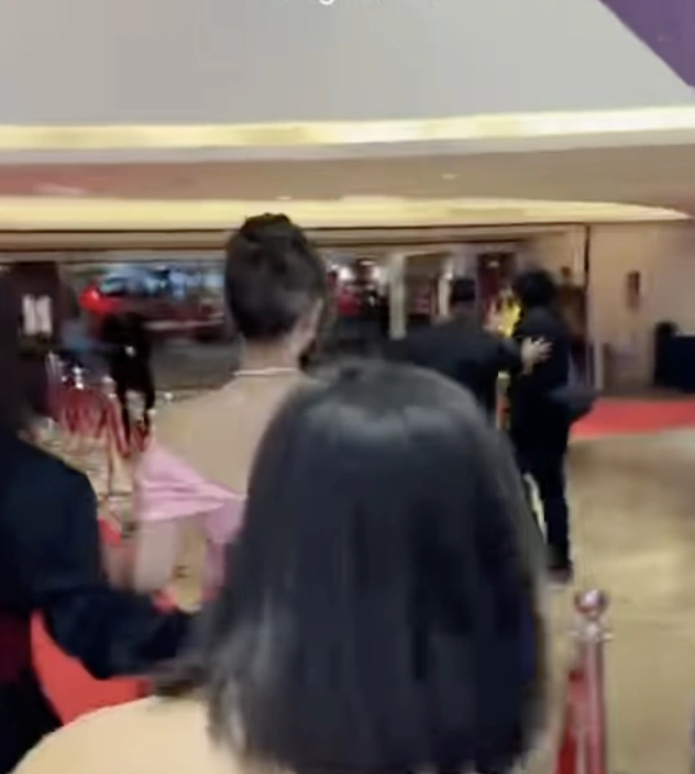 Raisa lari terbirit-birit menghindari wartawan. [Instagram]