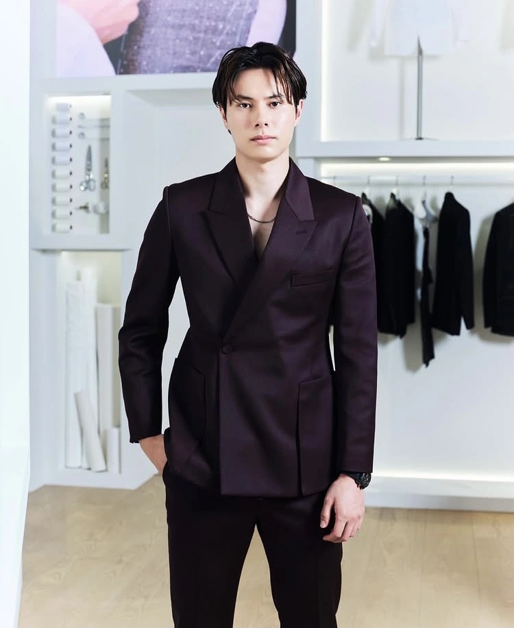 Ran Takahashi Saat Pemotretan (2) (Instagram)