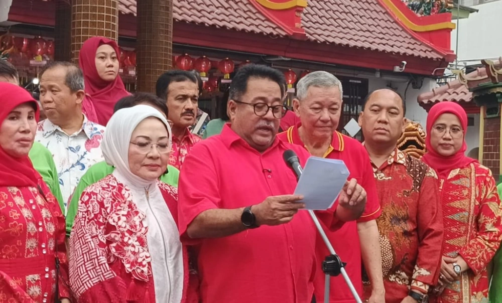 Rano Karno di Klenteng Bio Hok Tek Tjeng Sin. (FTNews/Selvianus Kopong Basar)