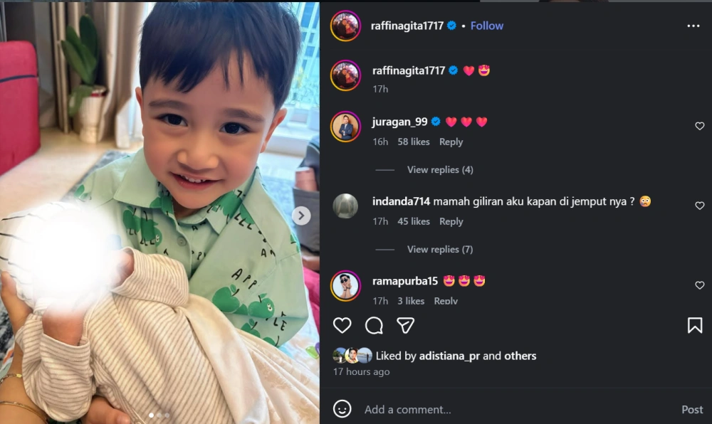 Rayyanza Bersama Bayi Di Rumahnya [Sumber: Instagram]