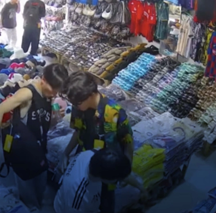 Rekaman Cctv 4 Pelajar Jepang Curi Kaos Di Pasar Ubud Bali [Instagram]