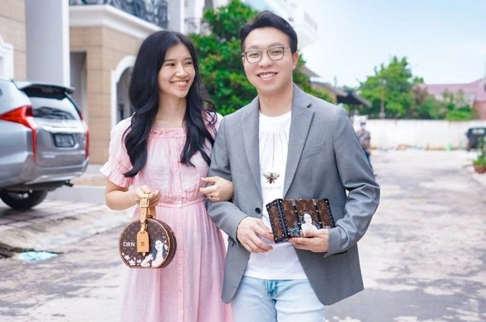 Richard Lee dan istrinya Reni Effendi yang juga baru saja diperiksa sbagai saksi. [Instagram]
