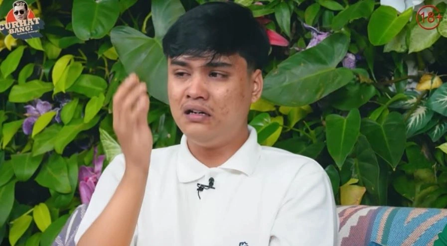 Ressa Anak Denada Menangis [Sumber Youtube Curhat Bang Denny Sumargo]