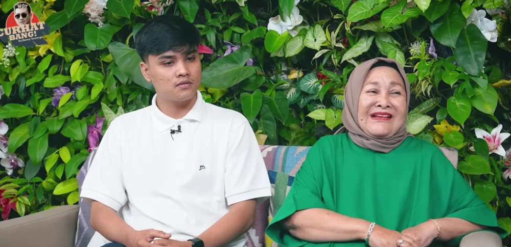 Ressa Rizky Rossano Dan Ibu Ratih [sumber: Youtube Curhat Bang Denny Sumargo]