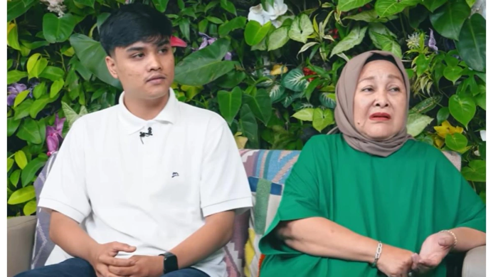 Ressa Rizky Rossano dan Ibu Ratih [sumber: Youtube Denny Sumargo]
