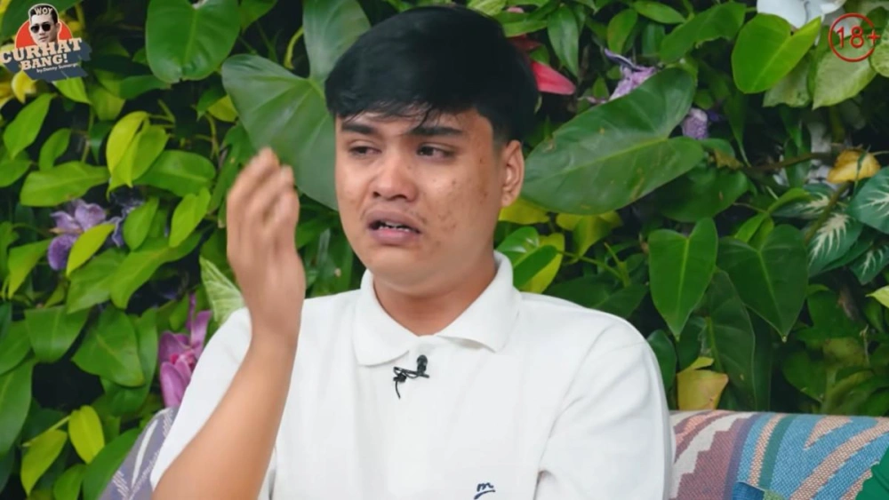Ressa Rizky Rossano Menangis Saat Curhat Soal Denada [sumber: Youtube Curhat Bang Denny Sumargo]