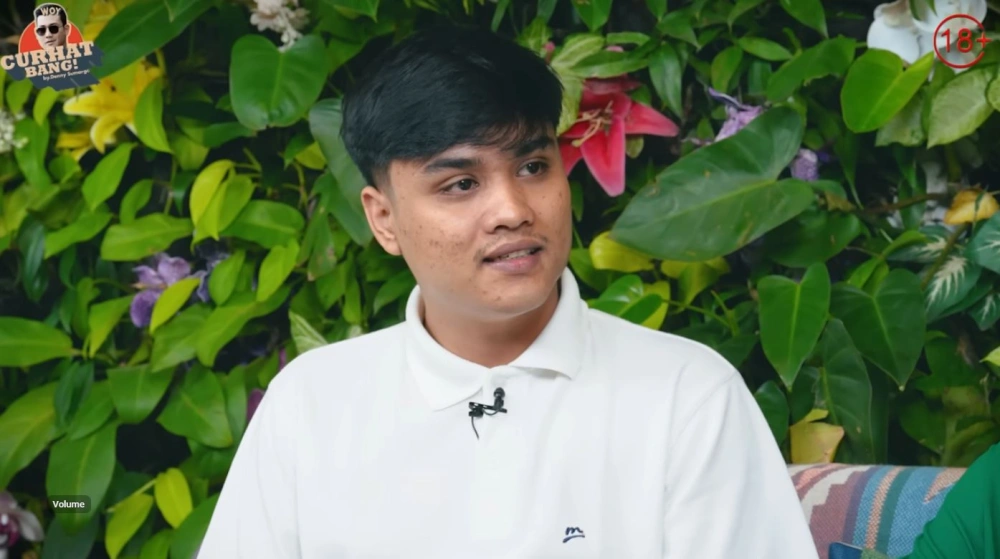 Reza Yang Ngaku Anak Kandung Denada [sumber: Youtube Curhat Bang Denny Sumargo]