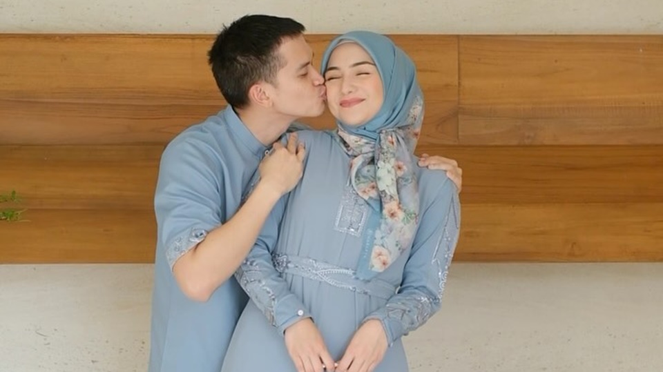 Setia Dampingi Rezky Aditya di Kasus Penelantaran Anak, Citra Kirana Dipuji Istri Panutan