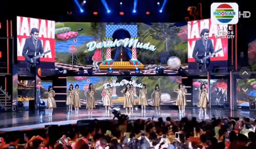 Rhoma Irama dan JKT48 pada HUT Indosiar ke-31. [TikTok]