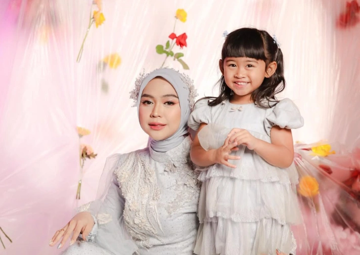 Ria Ricis sudah siapkan baju seragam bersama putrinya, Moana di momen Lebaran nanti. [Instagram]