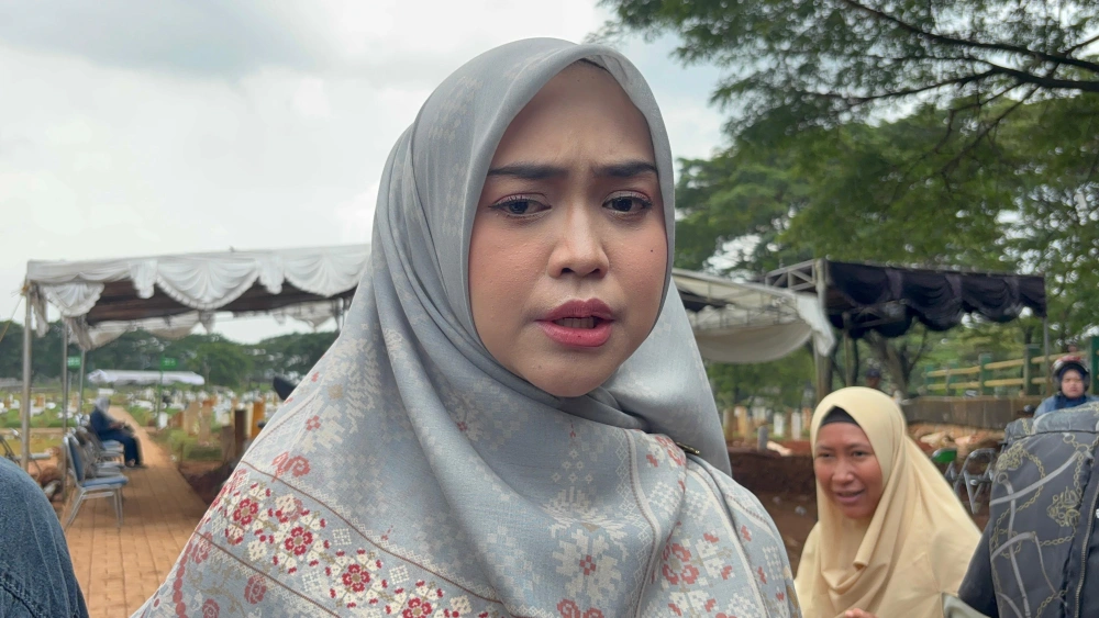 Ria Ricis sangat mengingat kebaikan Vidi Adliano semasa hidup. [Indopop/Selvianus Kopong Basar]