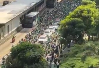 Viral Ribuan Ojol Antar Mendiang Affan Korban Dilindas Rantis ke Peristirahatan Terakhir
