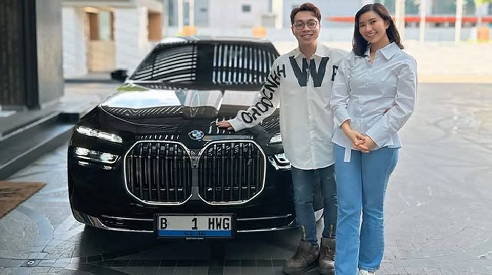 dr. Richard Lee Hadiahi Istri Mobil Listrik Miliaran Rupiah: Si Topeng Pasti Makin Iri