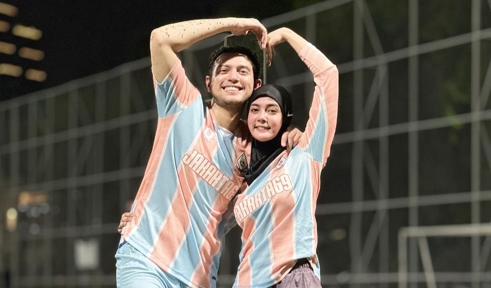 Istri Rifky Balweel kini memutuskan melepas hijab