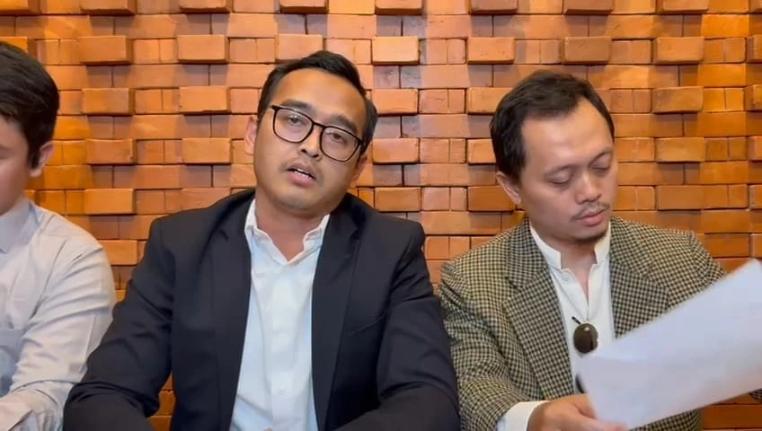 Riky Febriansyah Saleh saat konferensi pers di Mampang, Jakarta Selatan, pada Senin (16/3/2026). [Indopop/Raka]