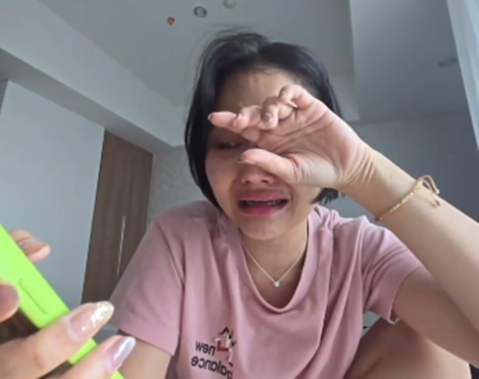 Riyuka Bunga Nangis Baca Putusan Cerai [Instagram]