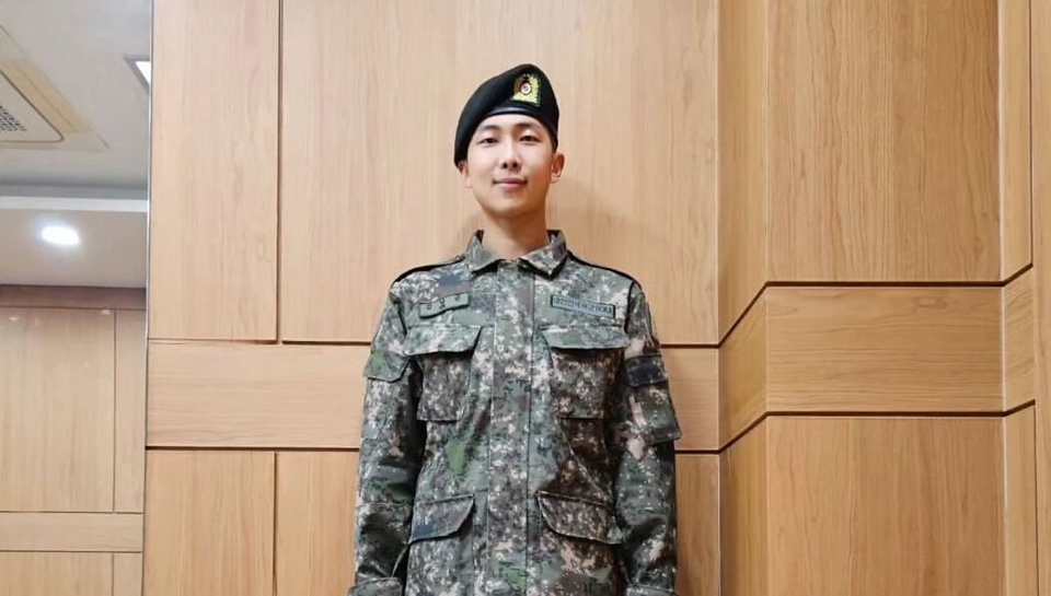 RM BTS Dituduh Pakai Simbol Nazi, Fans Auto Kasih Paham