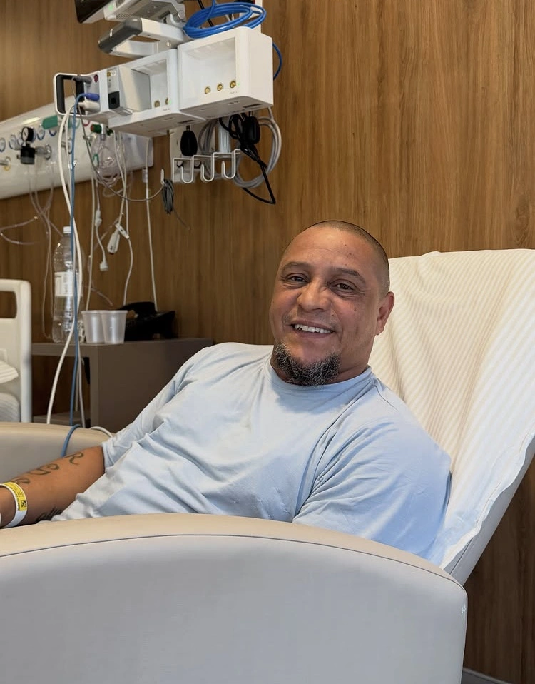 Roberto Carlos Saat Check Up Jantung Di Rumah Sakit [Instagram]