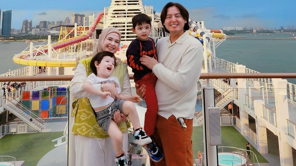 Takut Tumbuh Kembang Terganggu, Cut Meyriska Tegas Gak Beri Anak Gadget