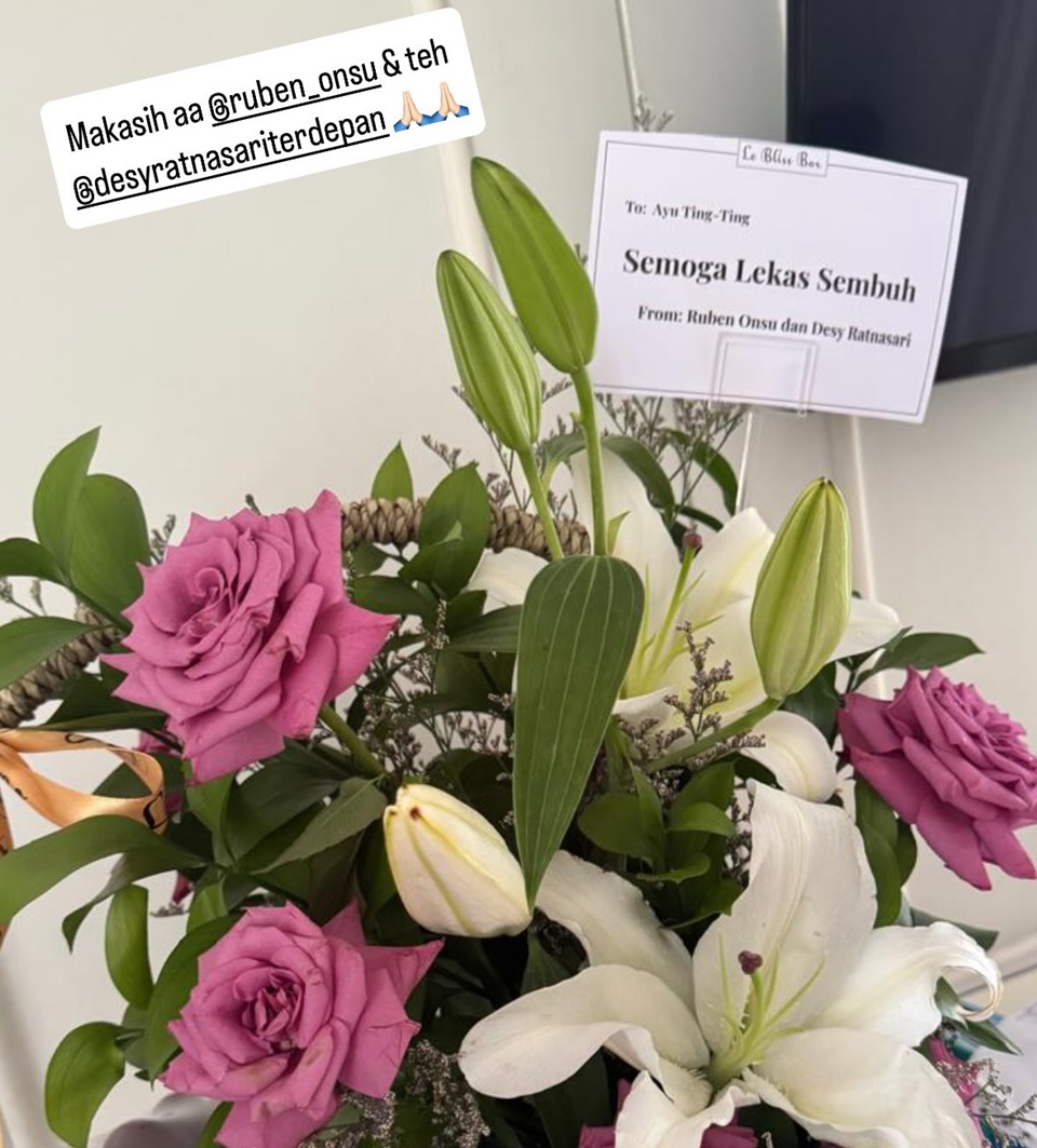Ruben Onsu dan Desy Ratnasari Kirim Bunga Bareng ke Ayu Ting Ting [Instagram]