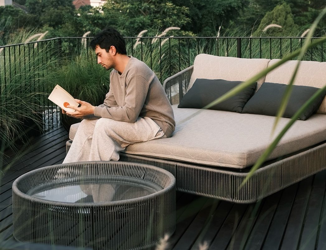 Rumah Mewah Omar Daniel, Tiga Lantai Desain Monokrom Minimalis